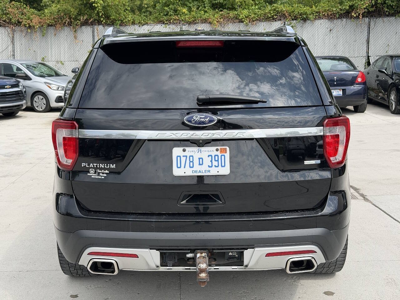 Used 2017 Ford Explorer Platinum AWD/4WD image 7