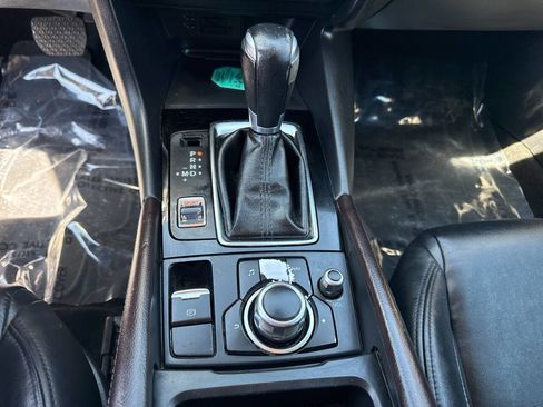 Used 2017 MAZDA MAZDA3 Touring image 28