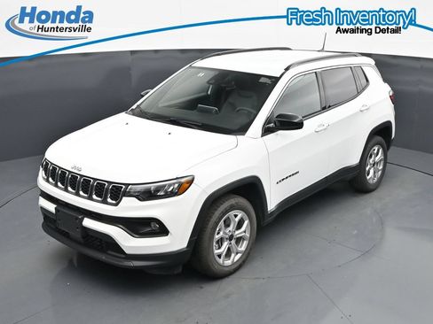 Used 2025 Jeep Compass Latitude AWD/4WD image 18