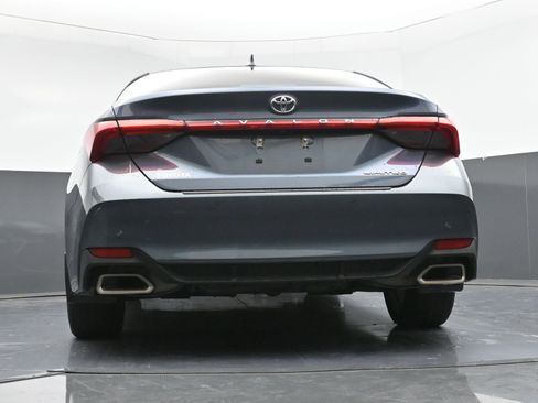 Used 2022 Toyota Avalon Limited image 25