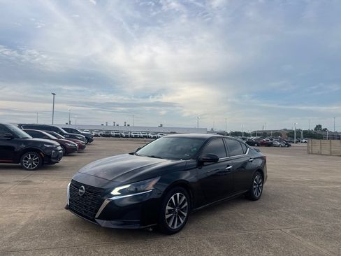 Certified 2023 Nissan Altima 2.5 SV FWD image 8