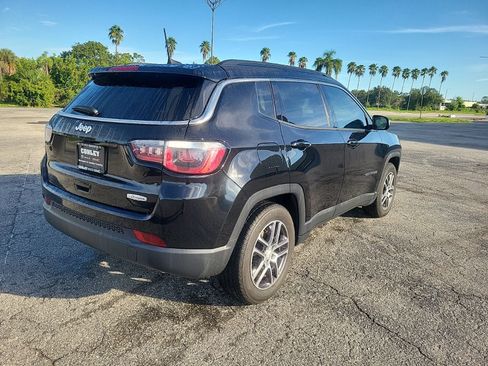 Used 2019 Jeep Compass Latitude FWD image 5