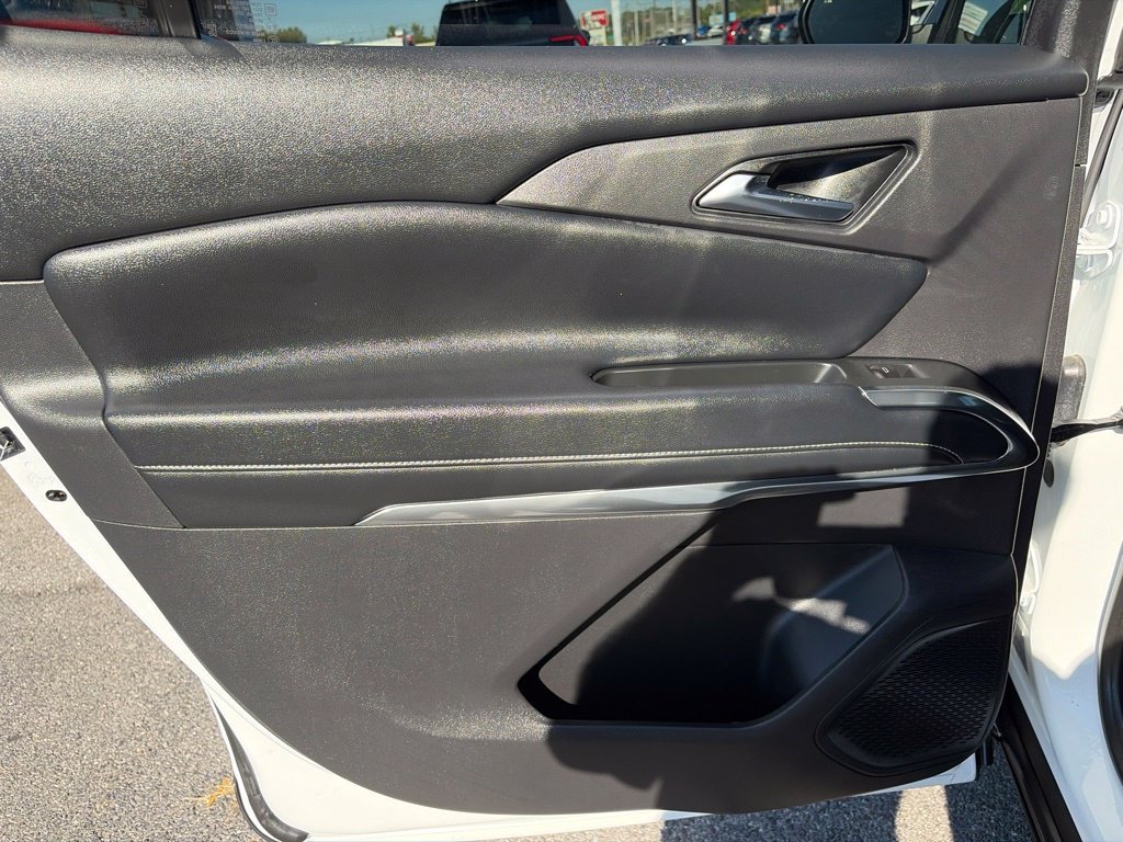 Used 2026 Chevrolet Traverse LT FWD image 12