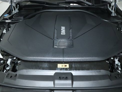 Used 2025 BMW i5 xDrive40 w/ Premium Package image 36