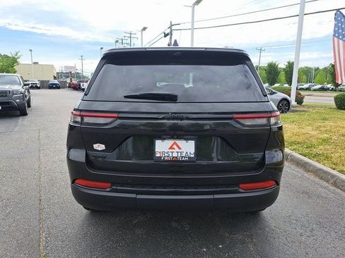 Used 2024 Jeep Grand Cherokee Limited w/ Luxury Tech Group II AWD/4WD image 9