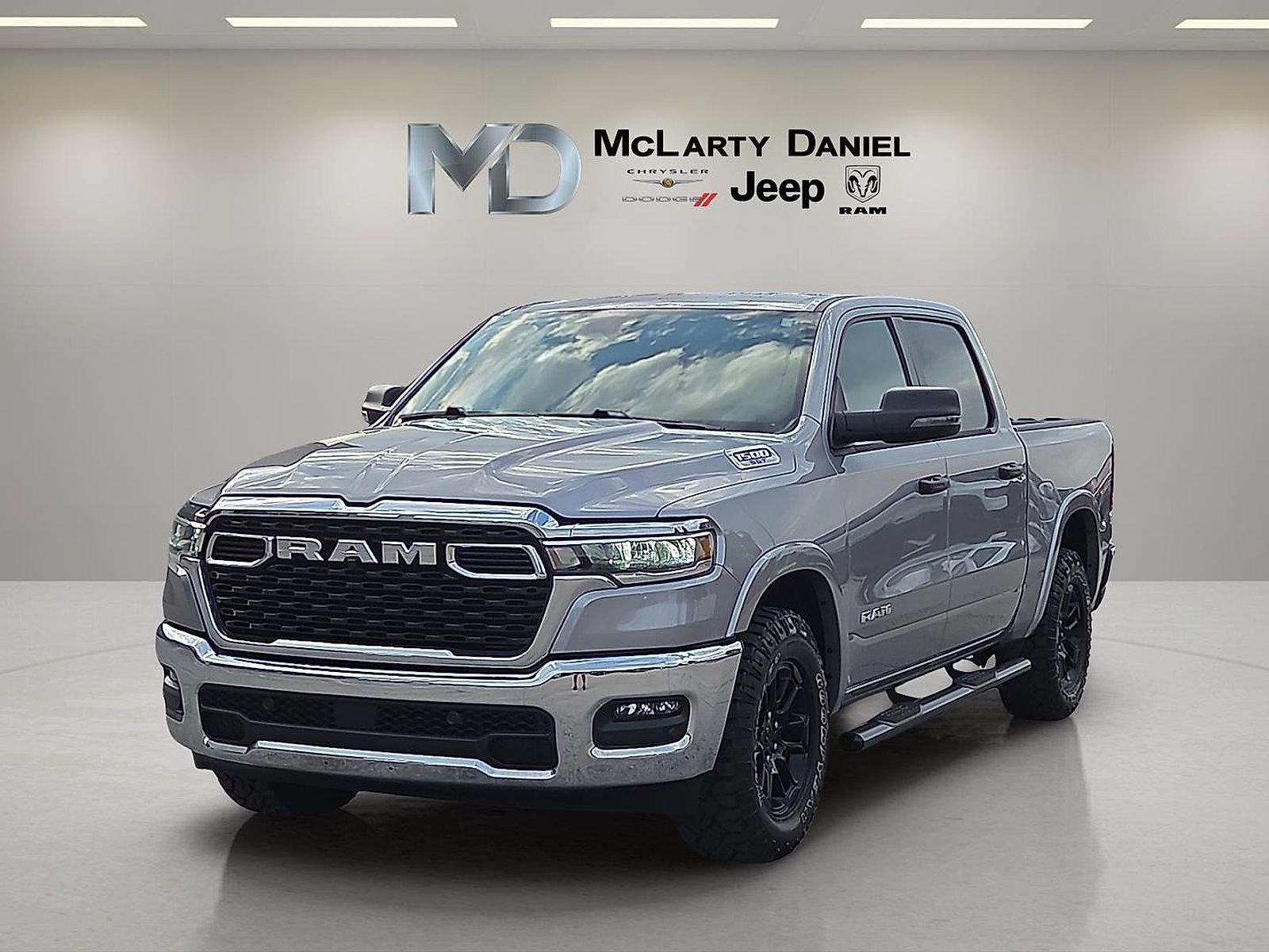 Used 2025 RAM 1500 Big Horn AWD/4WD image 2