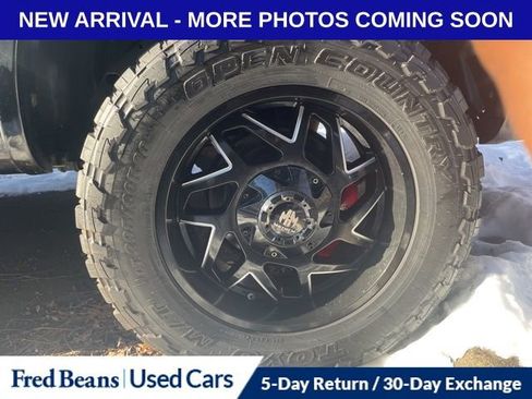 Used 2019 Nissan Titan SV w/ SV Convenience Package image 13