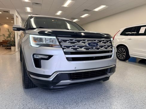 Used 2018 Ford Explorer Limited image 12