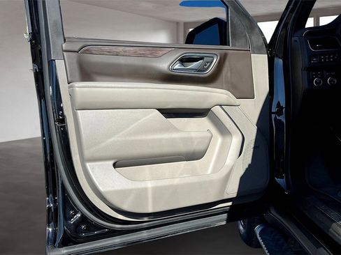 Used 2022 Chevrolet Tahoe Z71 w/ Luxury Package image 17