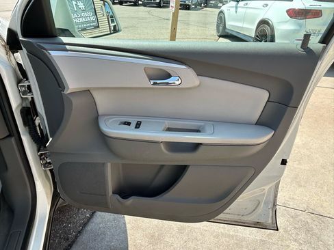 Used 2012 Chevrolet Traverse LT FWD image 17