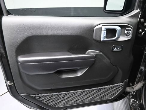 Used 2021 Jeep Gladiator Sport image 10