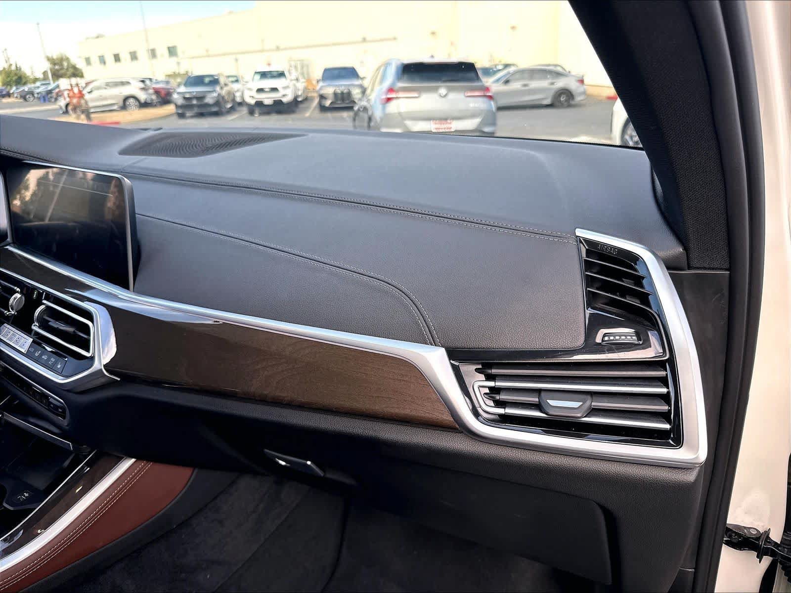 Used 2023 BMW X5 xDrive40i w/ M Sport Package AWD/4WD image 29