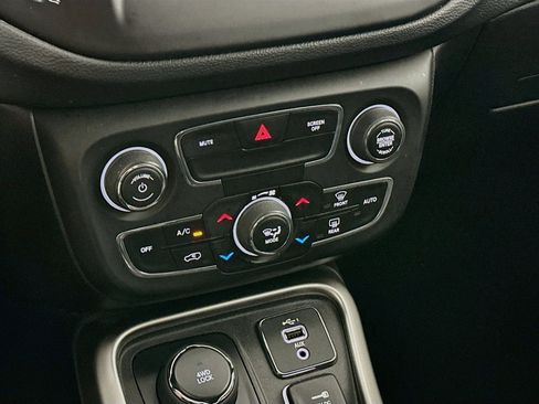Used 2019 Jeep Compass Latitude w/ Popular Equipment Group AWD/4WD image 23