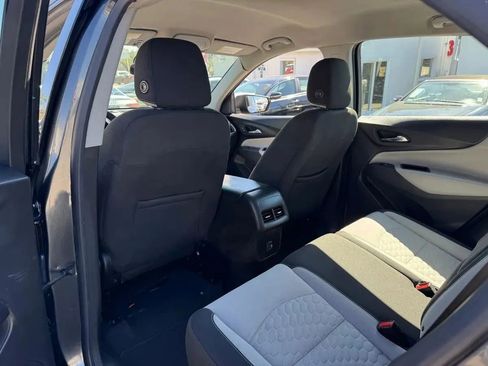 Used 2021 Chevrolet Equinox LS FWD image 9