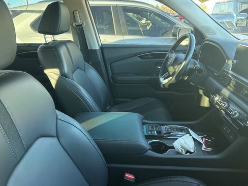 Used 2024 Honda Pilot Touring image 4