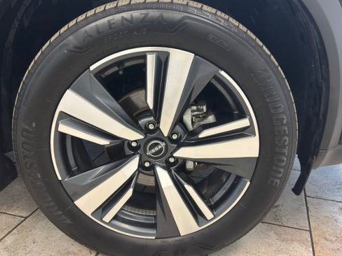 Used 2022 Nissan Rogue SL w/ SL Premium Package image 46