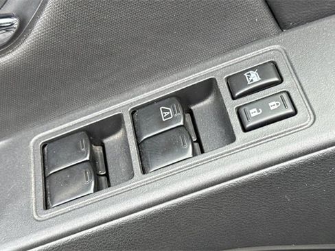 Used 2023 Nissan Frontier SV image 12