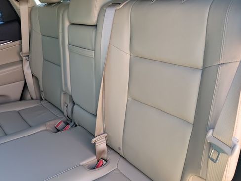 Used 2019 Jeep Grand Cherokee Limited AWD/4WD image 16