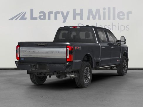 Used 2023 Ford F250 Platinum w/ FX4 Off-Road Package image 2