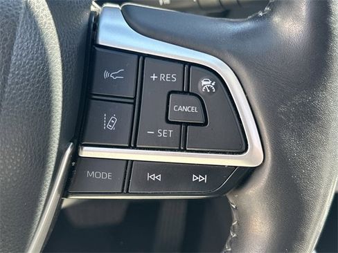 Used 2023 Toyota Highlander Limited image 24