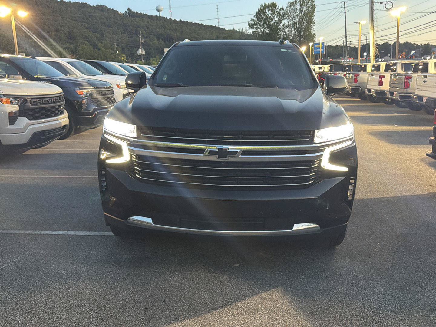 Used 2022 Chevrolet Tahoe LT w/ Luxury Package RWD image 5