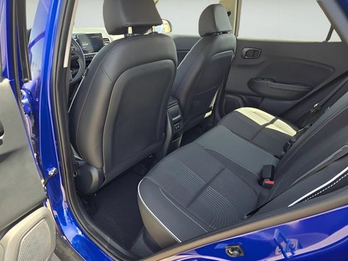 Used 2025 Hyundai Venue Limited FWD image 12