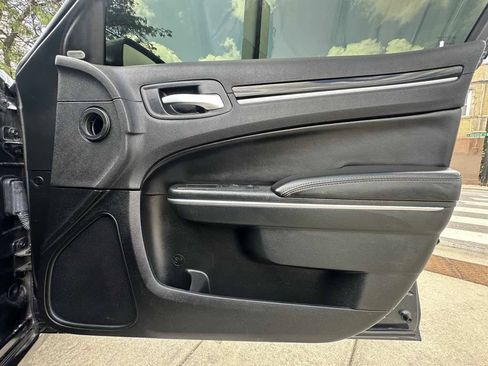 Used 2018 Chrysler 300 S RWD image 29
