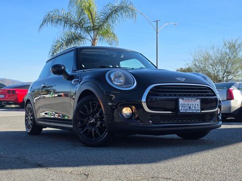 Used 2019 MINI Cooper 2-Door Hardtop w/ Signature Upholstery Package image 2