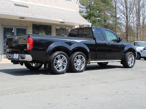 Used 2010 Nissan Frontier SE w/ SE Value Truck Pkg RWD image 4