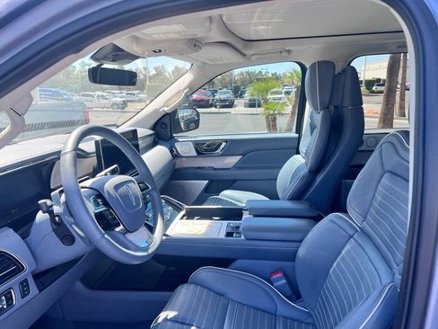 Certified 2024 Lincoln Navigator Black Label AWD/4WD image 4