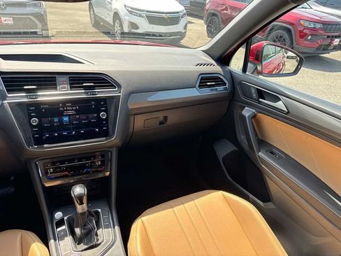 Used 2023 Volkswagen Tiguan SE AWD/4WD image 18