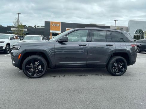 New 2025 Jeep Grand Cherokee Altitude image 36