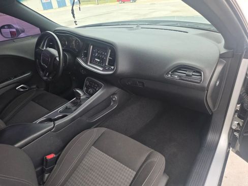 Used 2020 Dodge Challenger SXT w/ Driver Convenience Group RWD image 17
