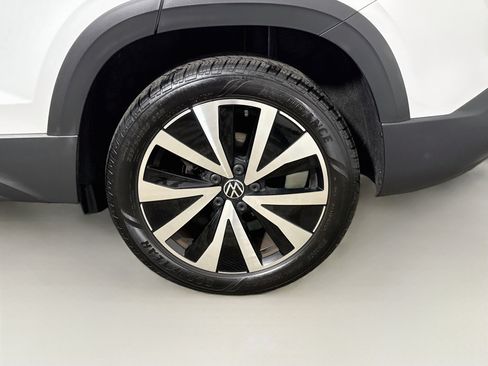 Used 2023 Volkswagen Taos SE w/ Panoramic Sunroof Package FWD image 25