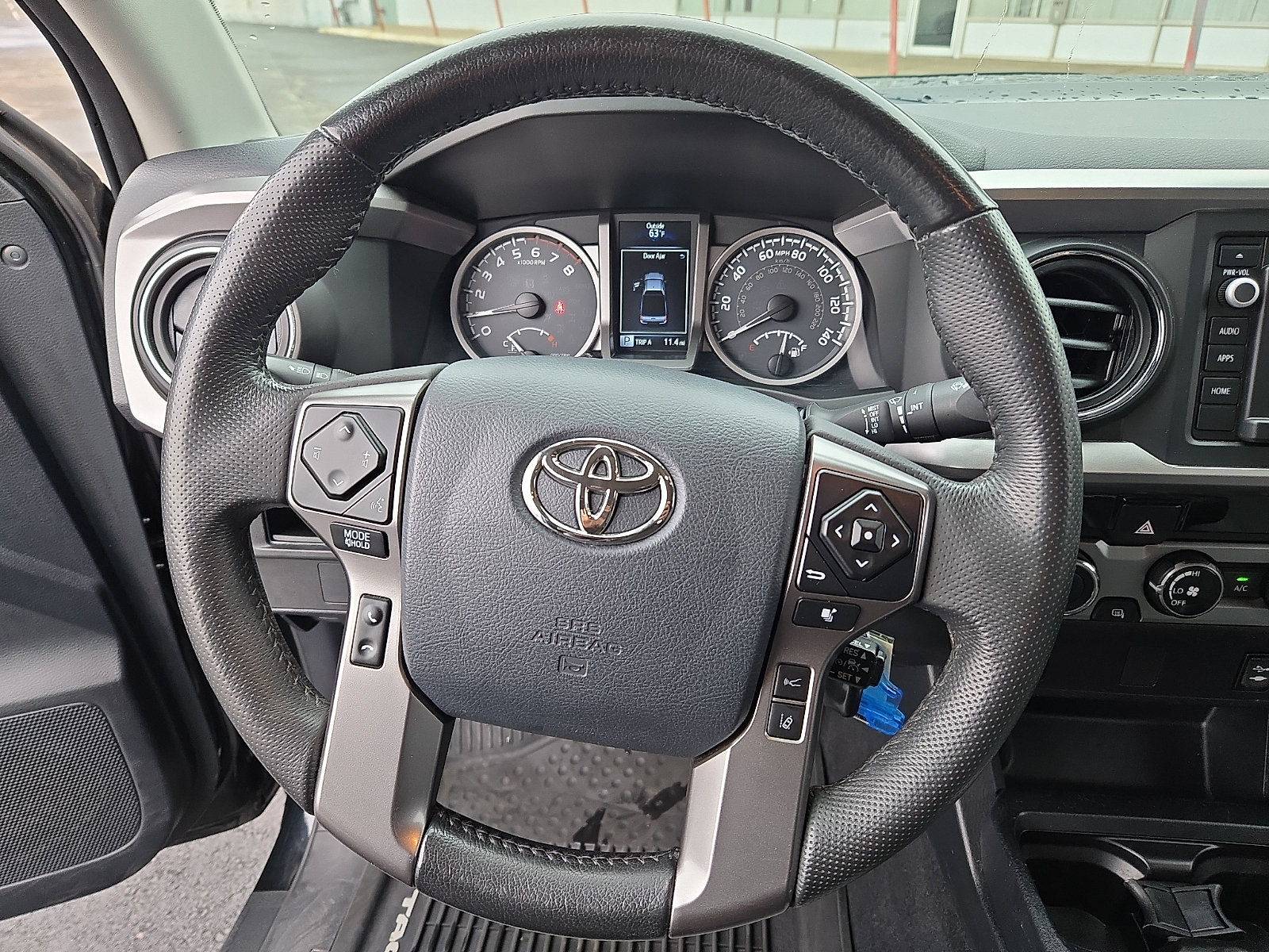 Used 2018 Toyota Tacoma SR5 w/ SR5 Appearance Package (SM) AWD/4WD image 18