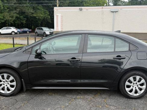 Used 2021 Toyota Corolla LE FWD image 4