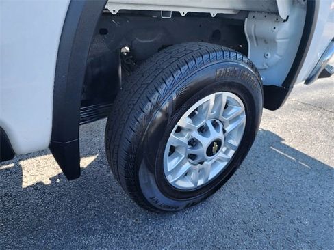 Used 2024 Chevrolet Silverado 2500 LT image 17