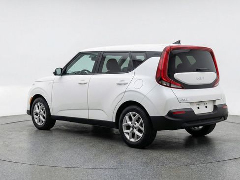 Used 2025 Kia Soul LX w/ LX Technology Package FWD image 6