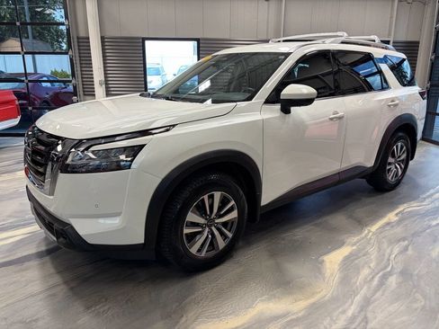 Used 2023 Nissan Pathfinder SL AWD/4WD image 39