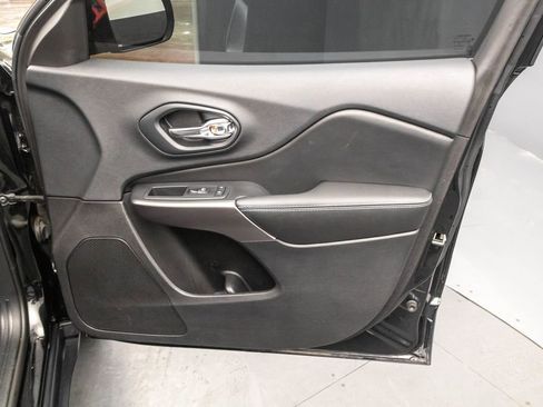 Used 2019 Jeep Cherokee Latitude w/ Popular Appearance Group image 35