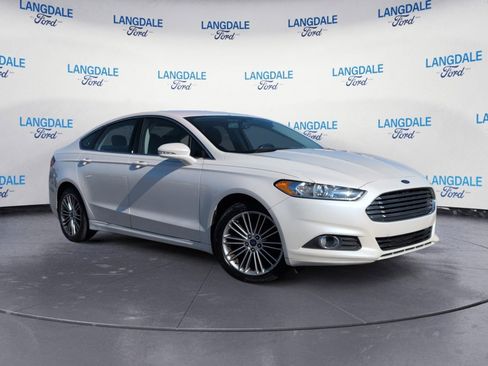 Used 2015 Ford Fusion SE w/ Equipment Group 202A image 2