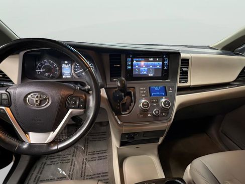 Used 2015 Toyota Sienna XLE AWD/4WD image 10