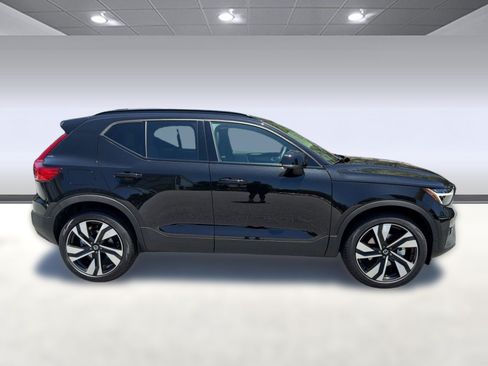 New 2026 Volvo XC40 B4 Plus w/ Climate Package FWD image 8