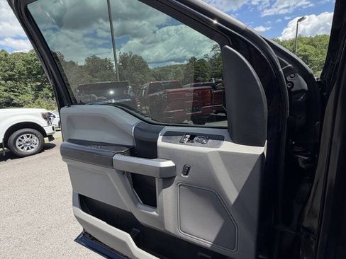 Used 2017 Ford F550 4x4 Regular Cab Super Duty image 33