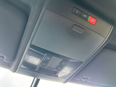 Used 2022 Volkswagen Atlas Cross Sport SE image 40