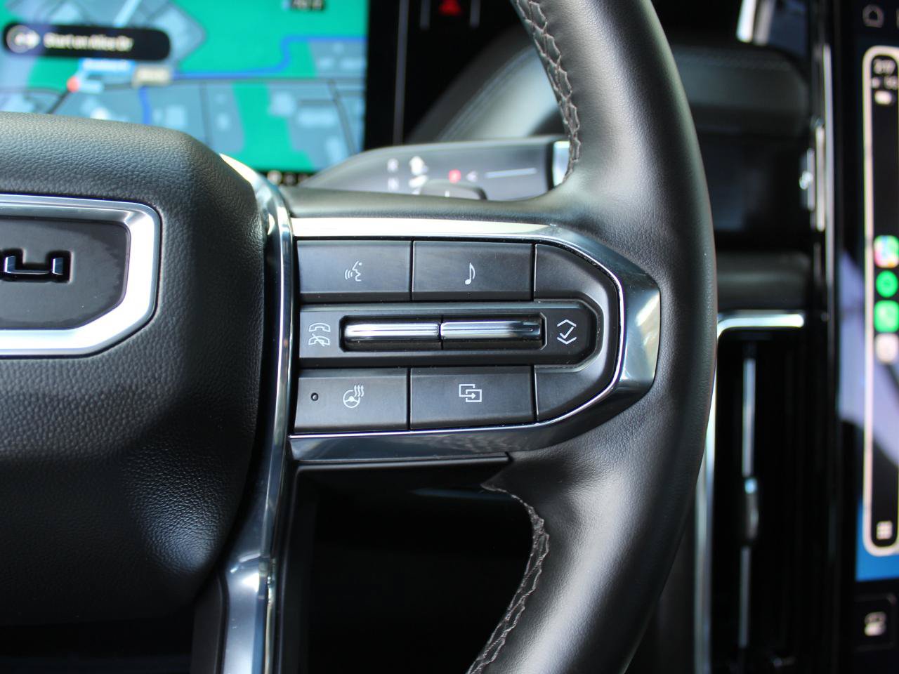 Used 2025 GMC Yukon Denali RWD image 20