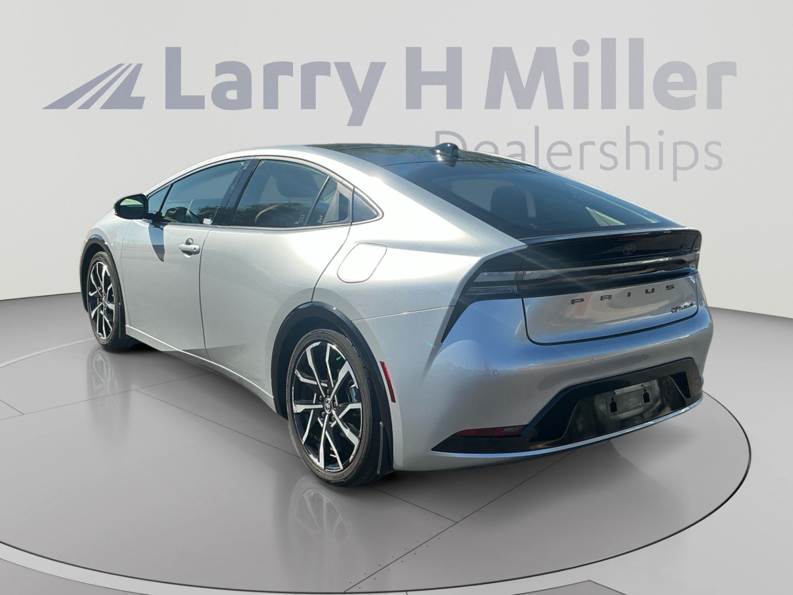 Used 2024 Toyota Prius Prime FWD image 3