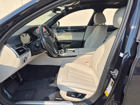 Used 2019 BMW 740i w/ M Sport Package RWD image 17