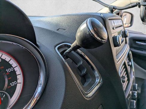 Used 2011 Dodge Grand Caravan Mainstreet image 11