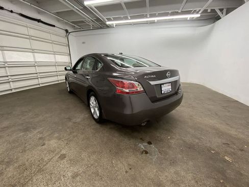 Used 2015 Nissan Altima 2.5 SV w/ Convenience Package image 4